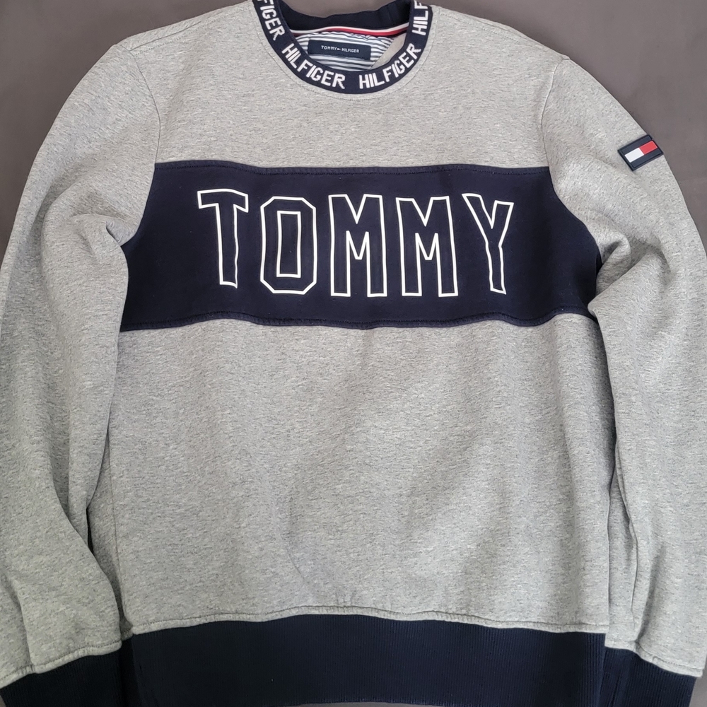 Tommy Hilfiger Men's Gray and Navy Sweater Size M